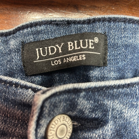 Medium Wash Straight Leg Jeans - Judy Blue - Picture 3 of 6